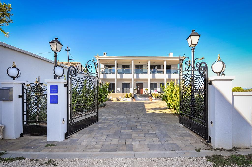 Apartments Victoria Privlaka 普利拉卡 外观 照片